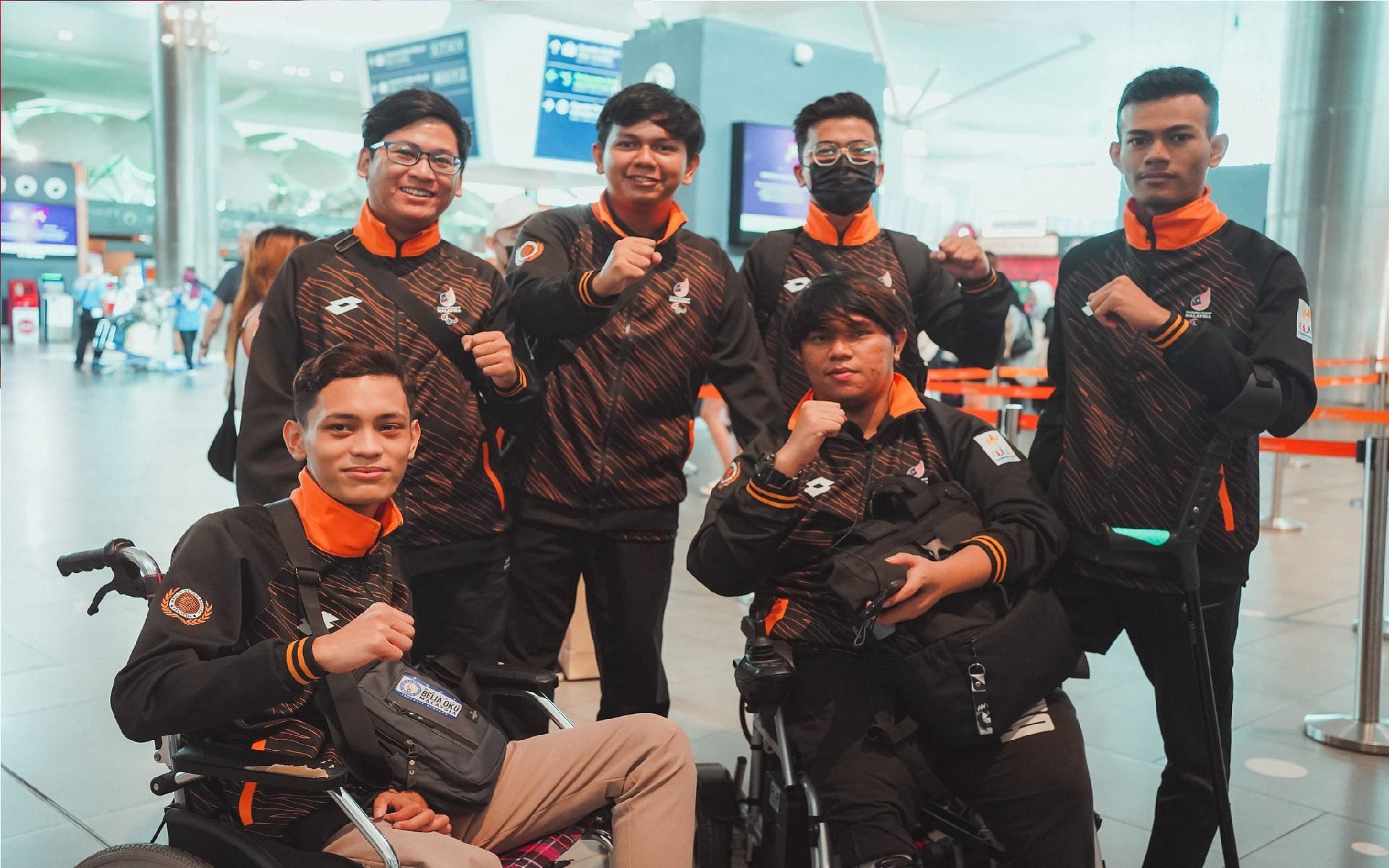 Ahmed &quot;Syakz&quot; Syakirin with his team in MAL MY (Image via Moonton Games)
