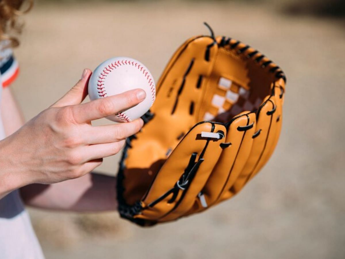 How to choose the right baseball gloves