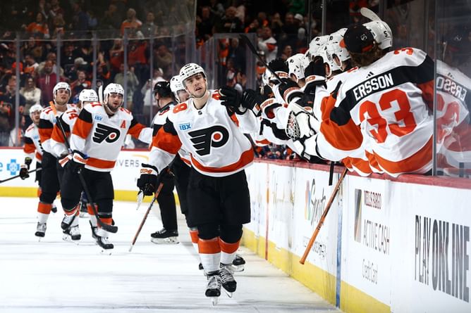 "Carter Hart?" - NHL fans react as police arrest takes place during Flyers practice