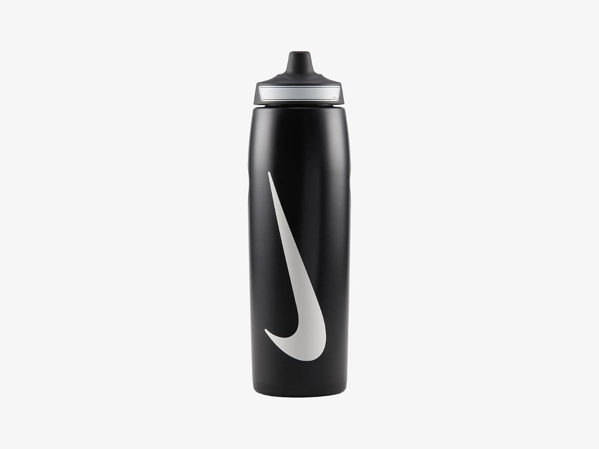 Nike Refuel Squeezable Bottle (32 oz) (Image via Nike)