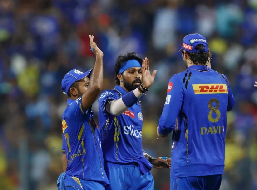 Hardik Pandya celebrating a wicket with his teammates