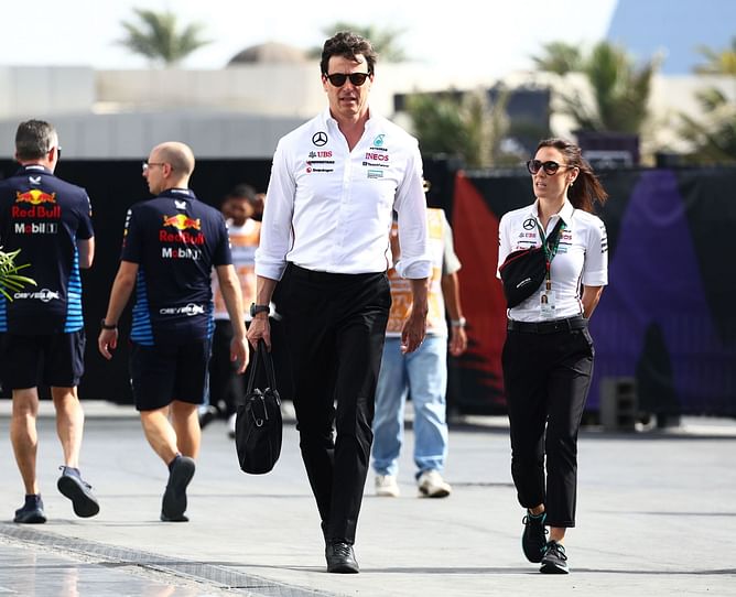 F1 pundit describes Mercedes boss Toto Wolff's messaging around Kimi Antonelli as "consistently inconsistent"