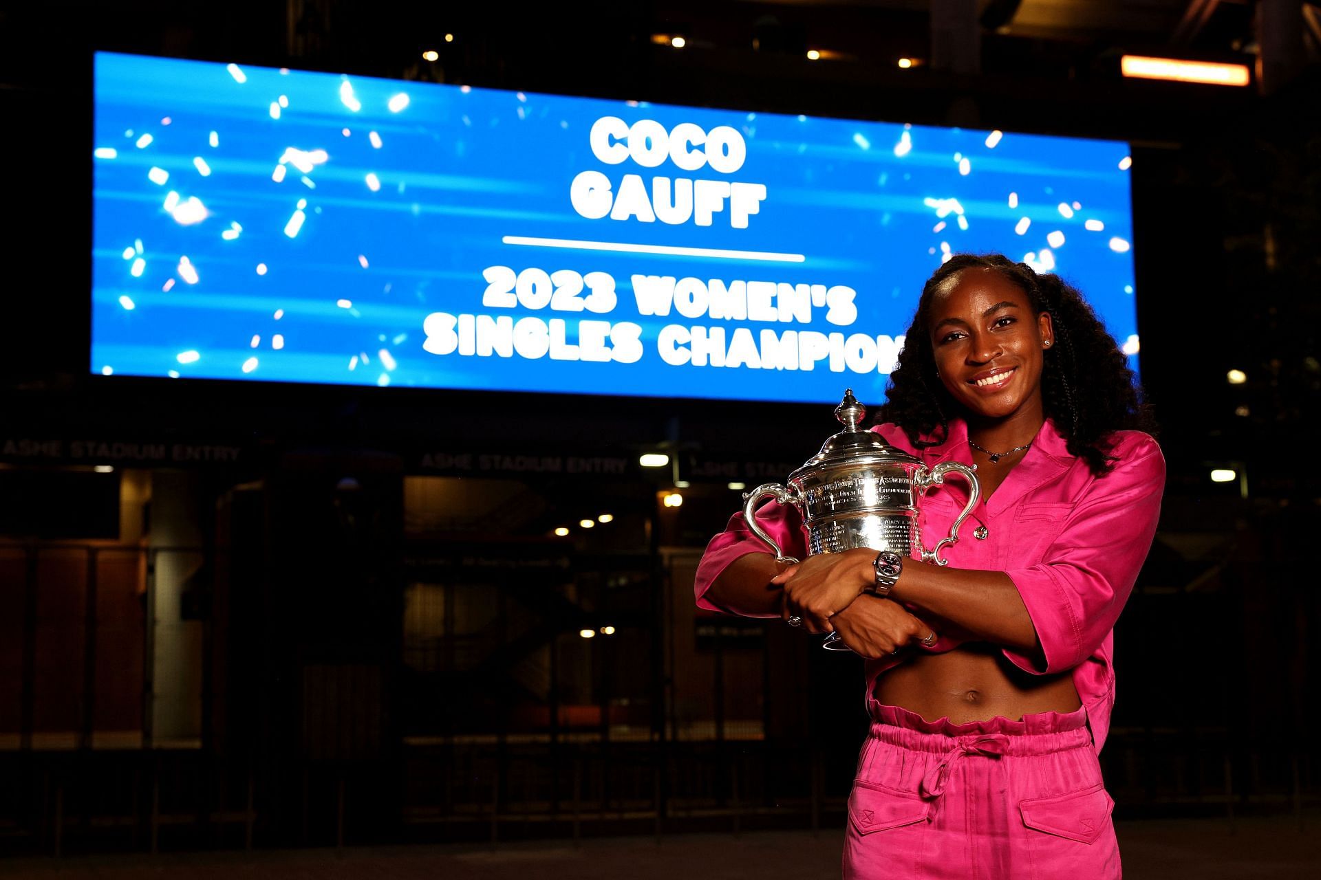 Coco Gauff posing with the 2023 US Open trophy