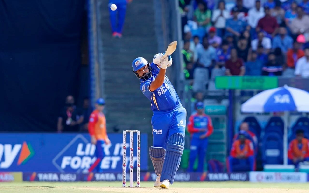 बल्लेबाजी के दौरान शॉट खेलते रोहित शर्मा  (Photo Courtesy: IPLt20.com)                               