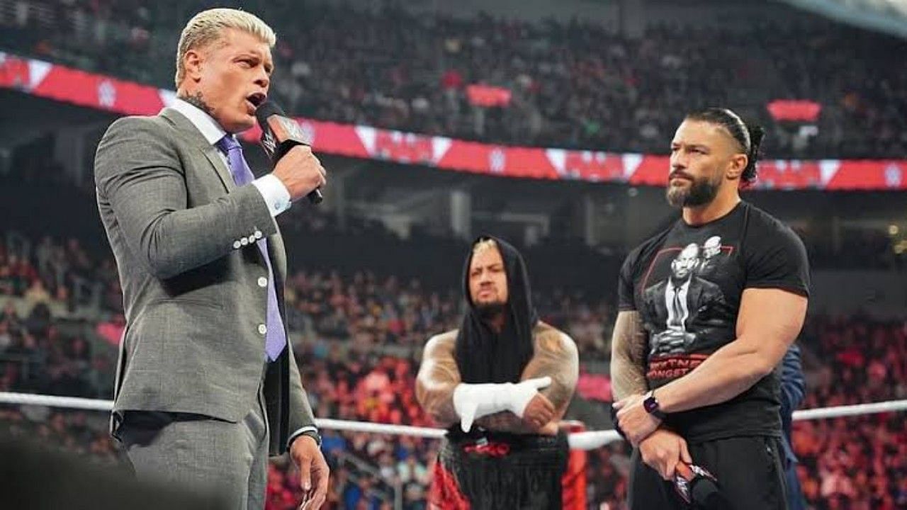 WWE सुपरस्टार्स कोडी रोड्स, सोलो सिकोआ और रोमन रेंस 