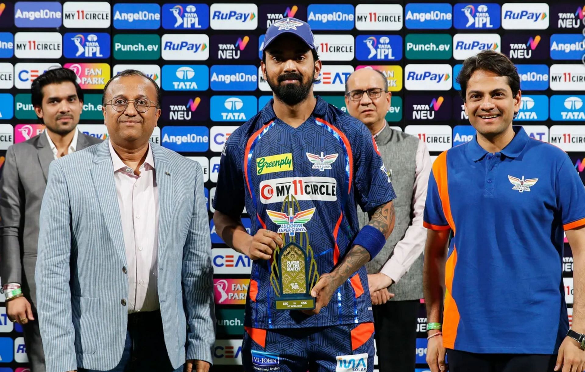 KL Rahul with player of the match award on Friday night.