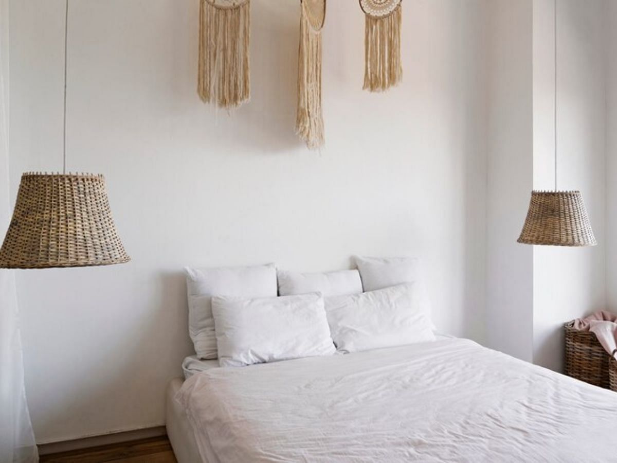 Small bedroom decor mistake 3: Assuming only light colors work (Image via Freepik)