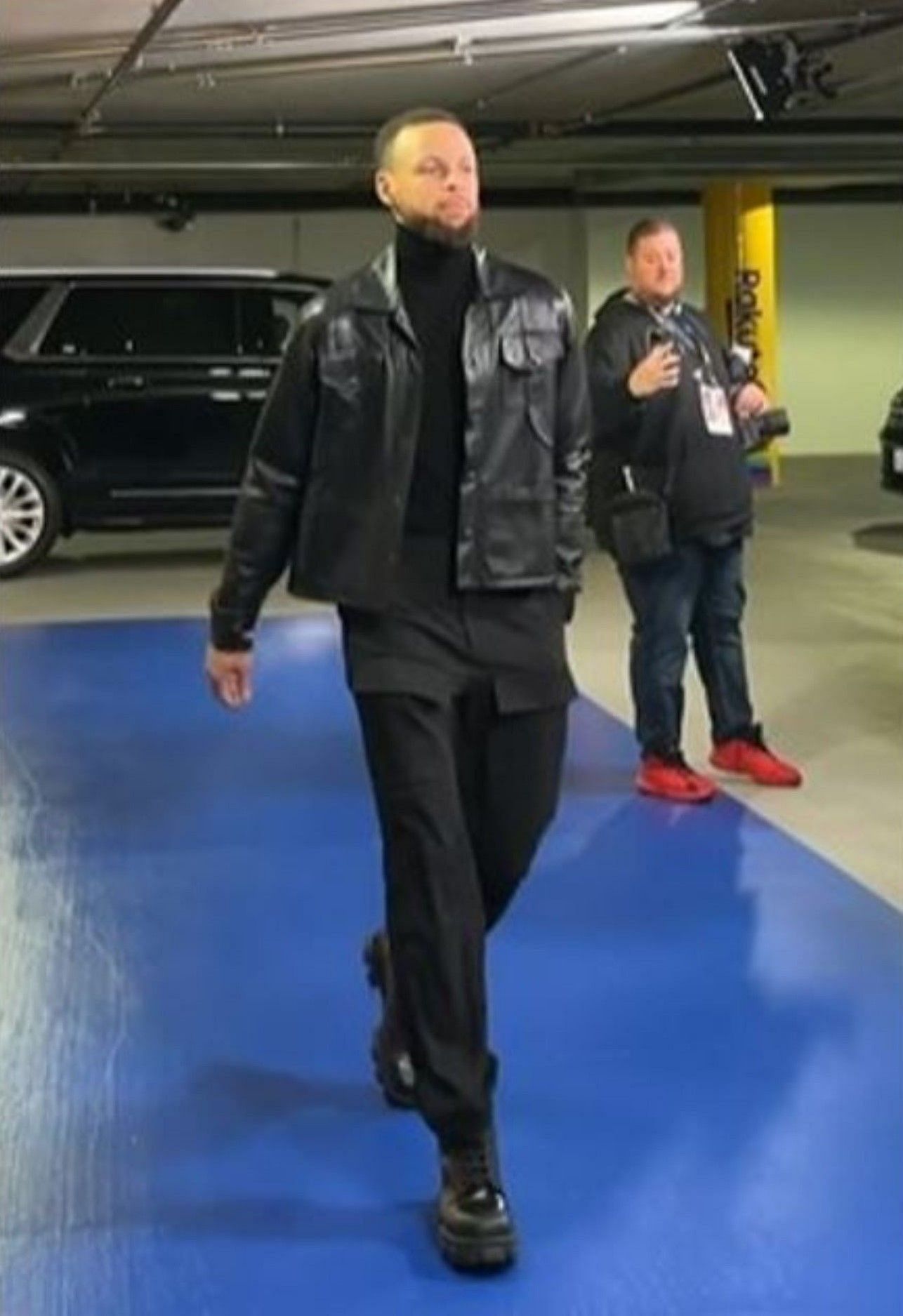 Steph Curry was in an all-black outfit when he arrived for their game against the Dallas Mavericks on Tuesday.
