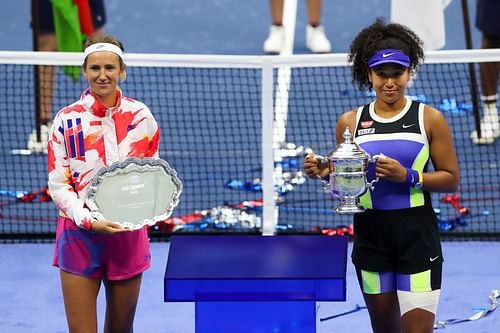 Victoria Azarenka (L) and Naomi Osaka (R) during the 2020 US Open women's singles trophy presentation ceremony