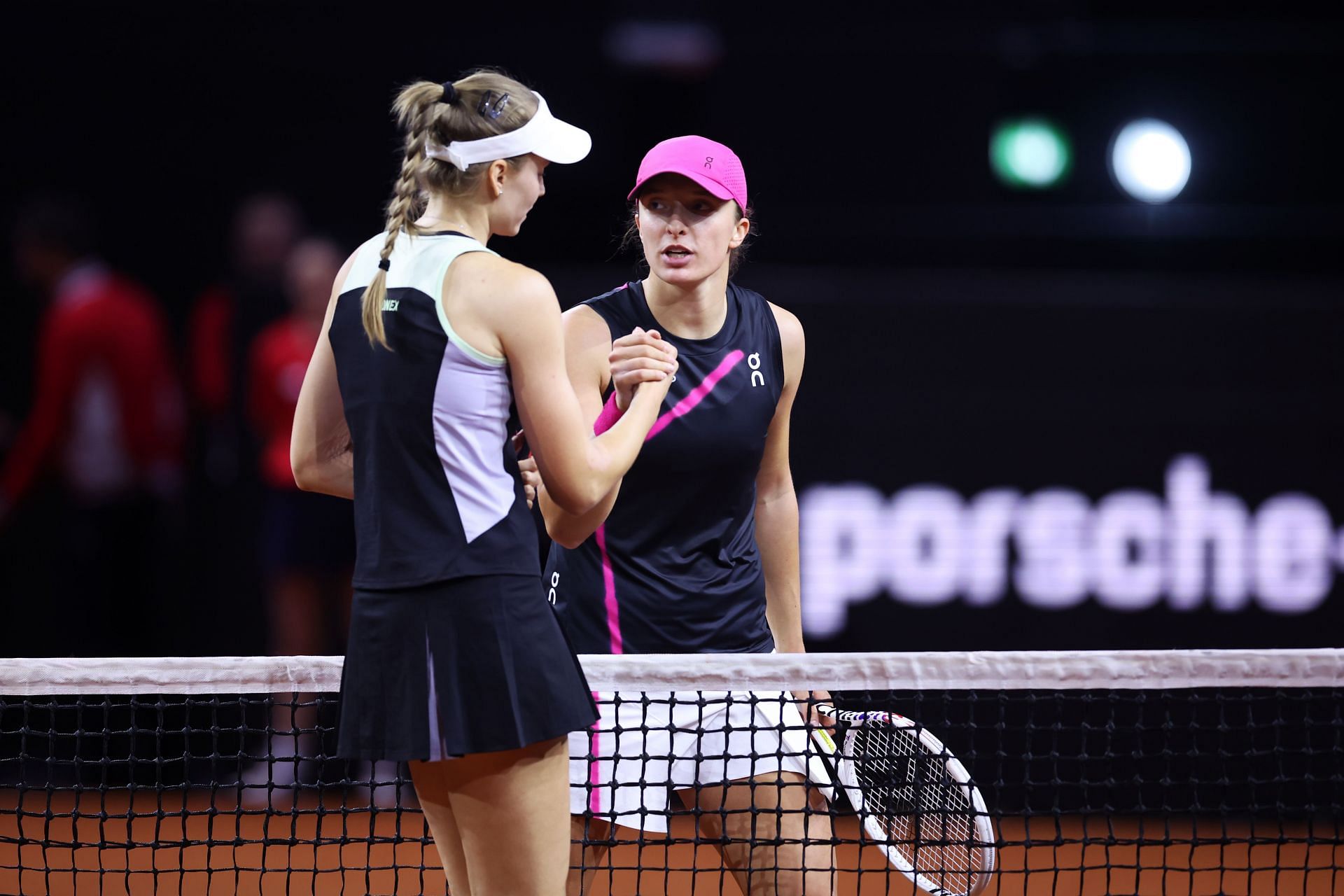 Elena Rybakina and Iga Swiatek shake hands.