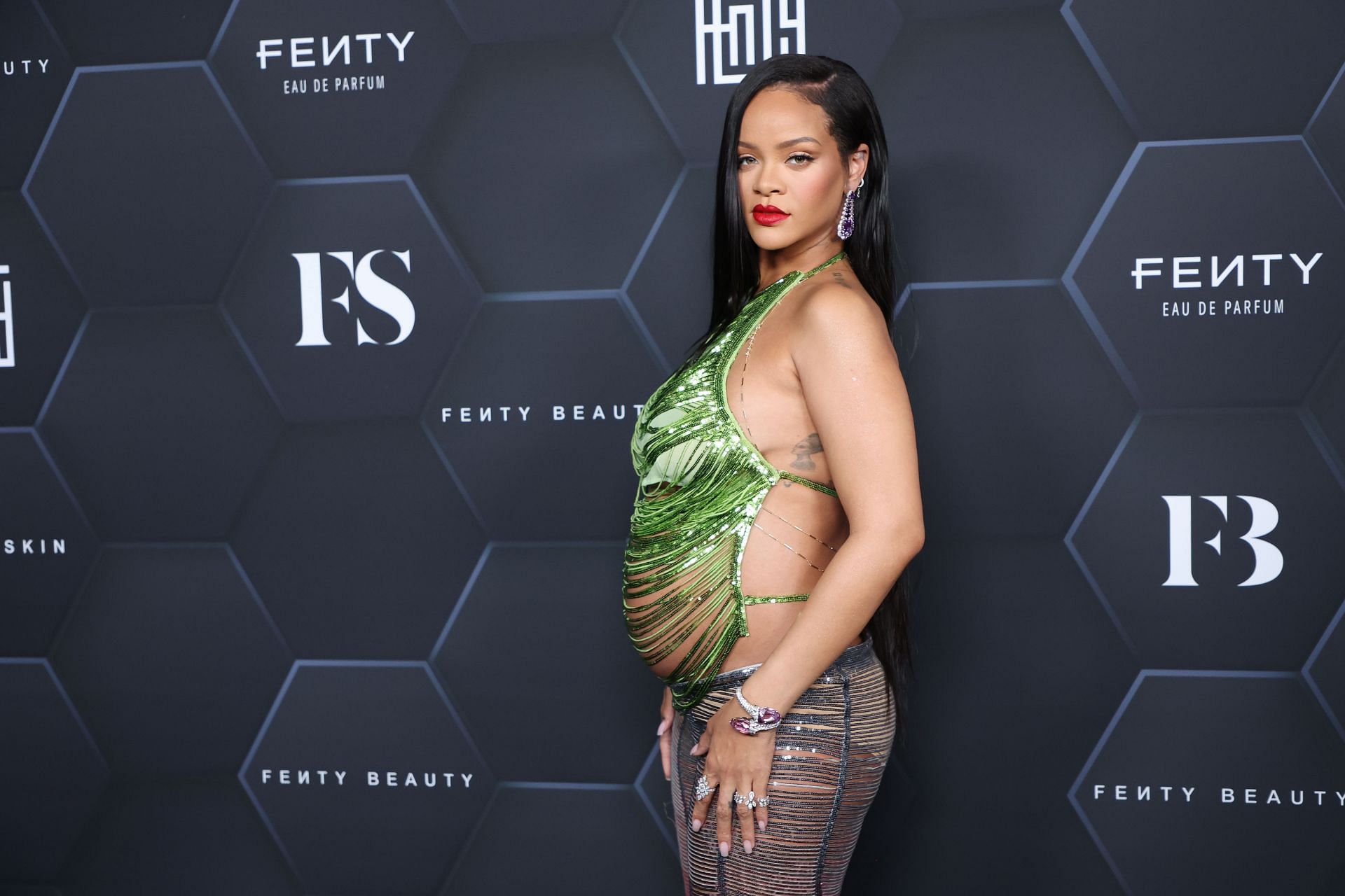 Rihanna flaunting her pregnant body (image via Getty)