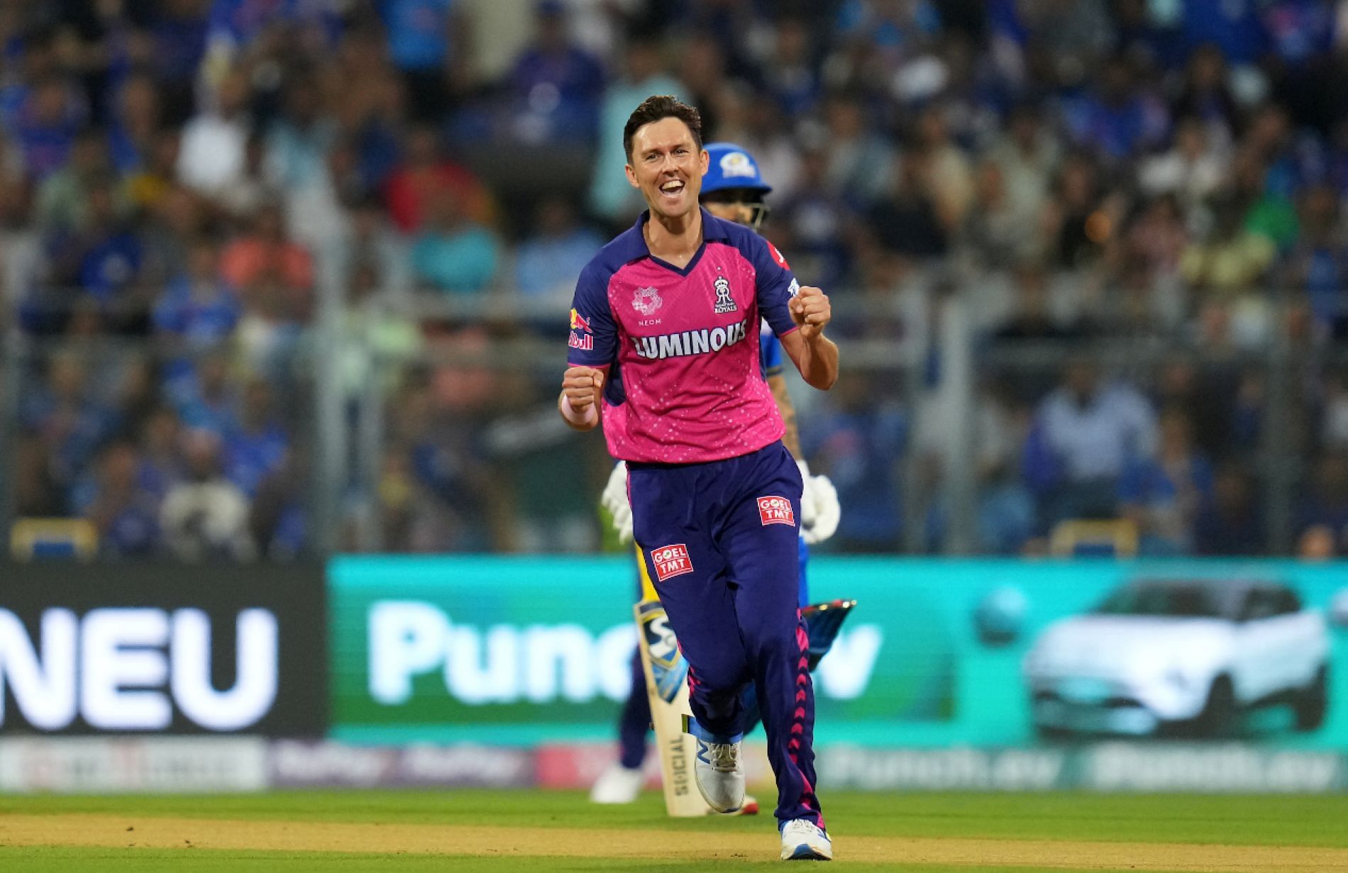 Boult wrecked his former franchise in the very first over [Credits: IPL Twitter handle]