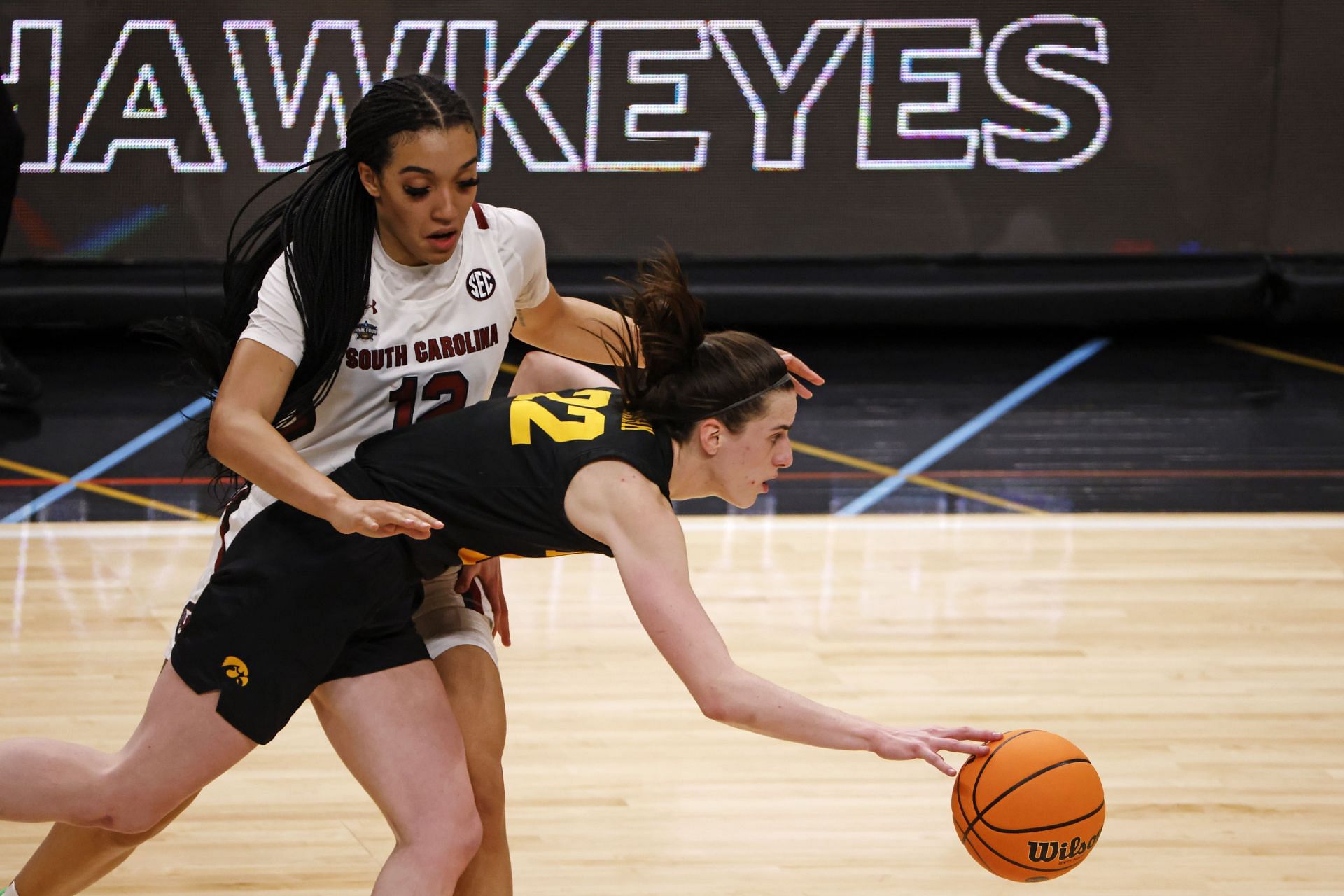 A season ago, Caitlin Clark and the Hawkeyes slipped past the Gamecocks in the Final Four.