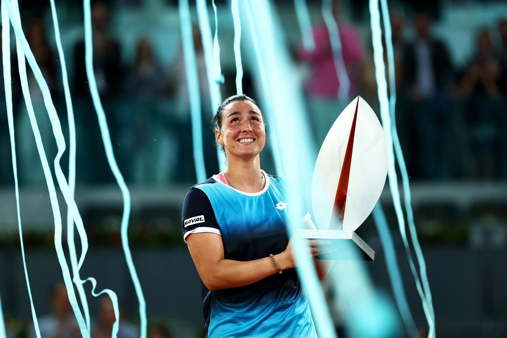 Ons Jabeur with the 2022 Madrid Open trophy.