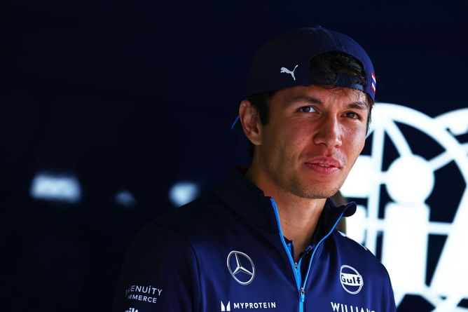 “I was on the way to kiss some sting rays”: Alex Albon describes his adventures before signing his Williams F1 contract extension
