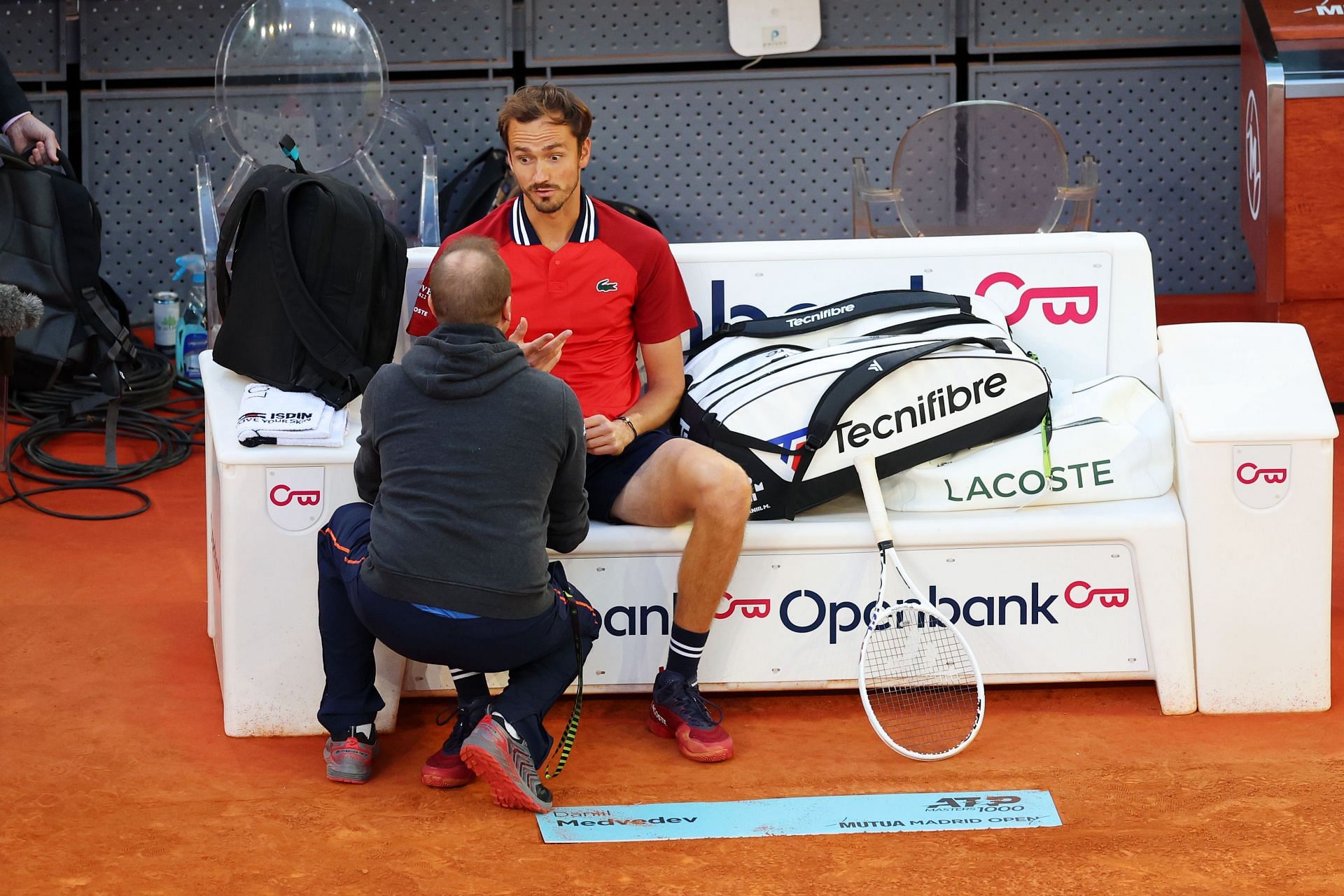 Daniil Medvedev retired from his Madrid Open QF due to a right leg injury