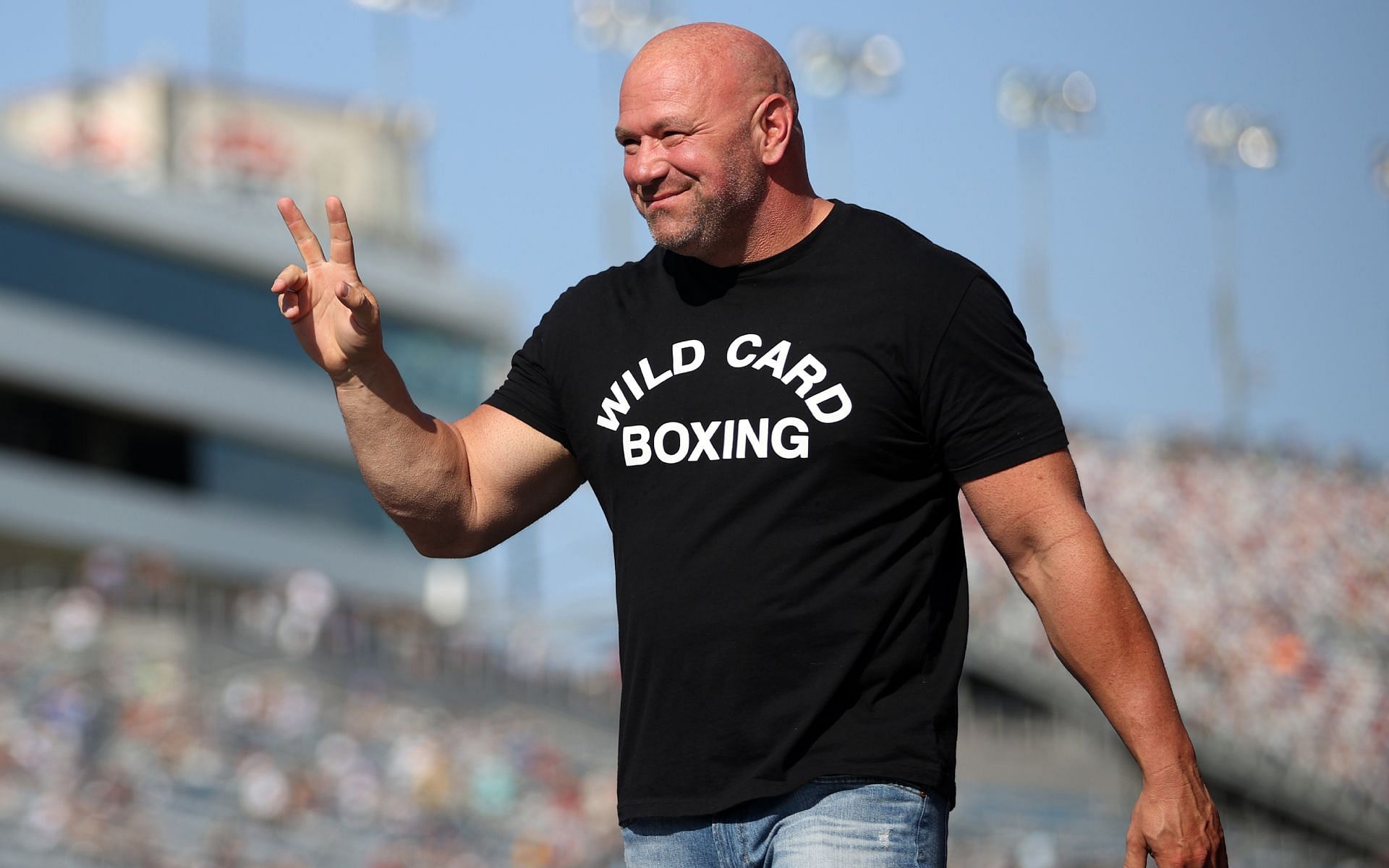 Dana White to pay UFC fighter