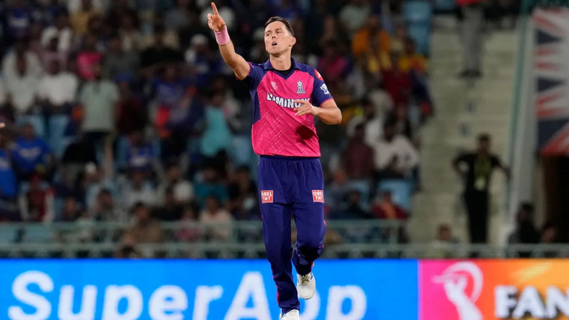 Trent Boult of RR