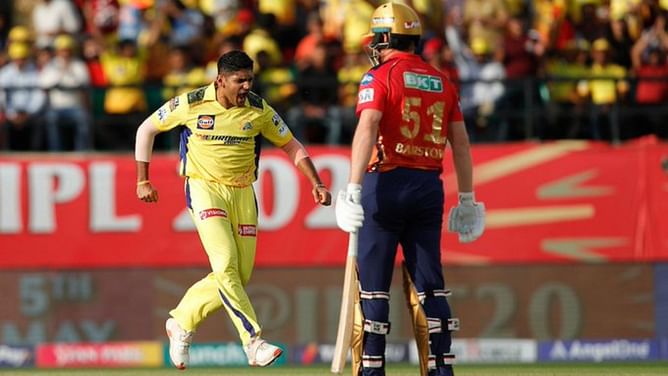 [WATCH] Tushar Deshpande knocks over Jonny Bairstow and Rilee Rossouw in same over in PBKS vs CSK IPL 2024 match