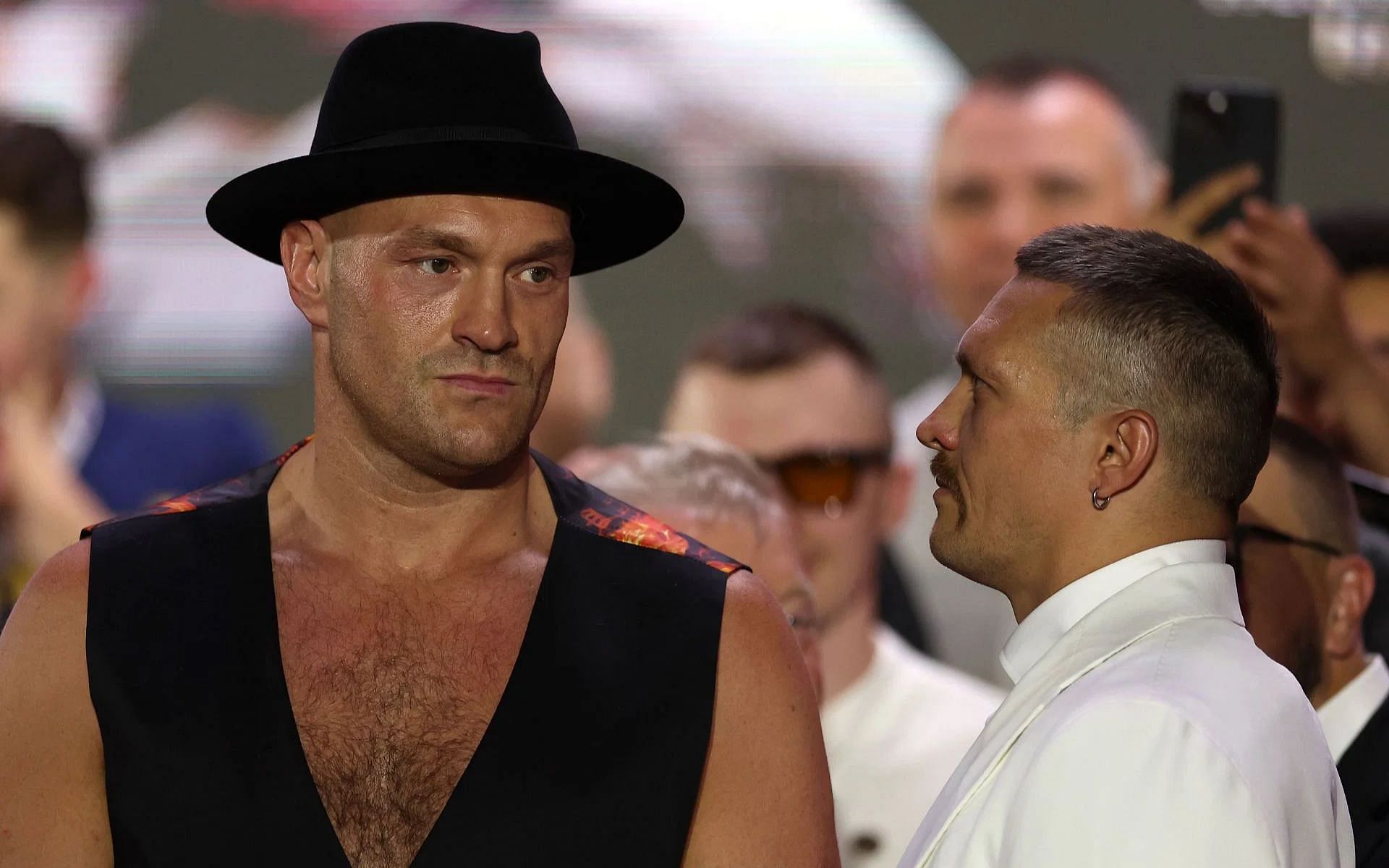 Former trainer of Tyson Fury (left) speaks out after concerns of his new fighting weight ahead of clash with Oleksandr Usyk (right) [Image Courtesy: @GettyImages]
