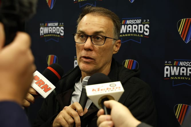 Kevin Harvick takes subtle jibe at Tony Stewart ahead of Hendrick Motorsports opportunity