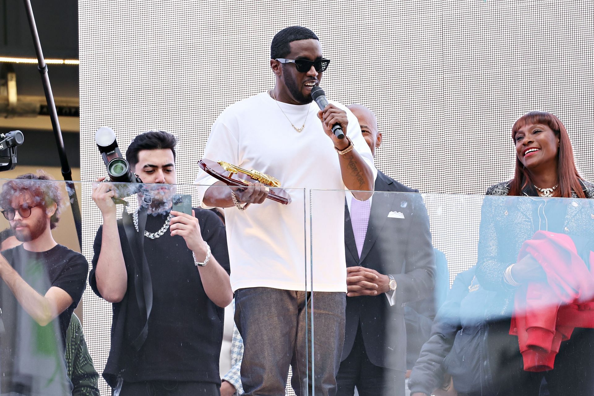 Sean &quot;Diddy&quot; Combs With Keys To The City (Image via Cindy Ord/Getty Images)