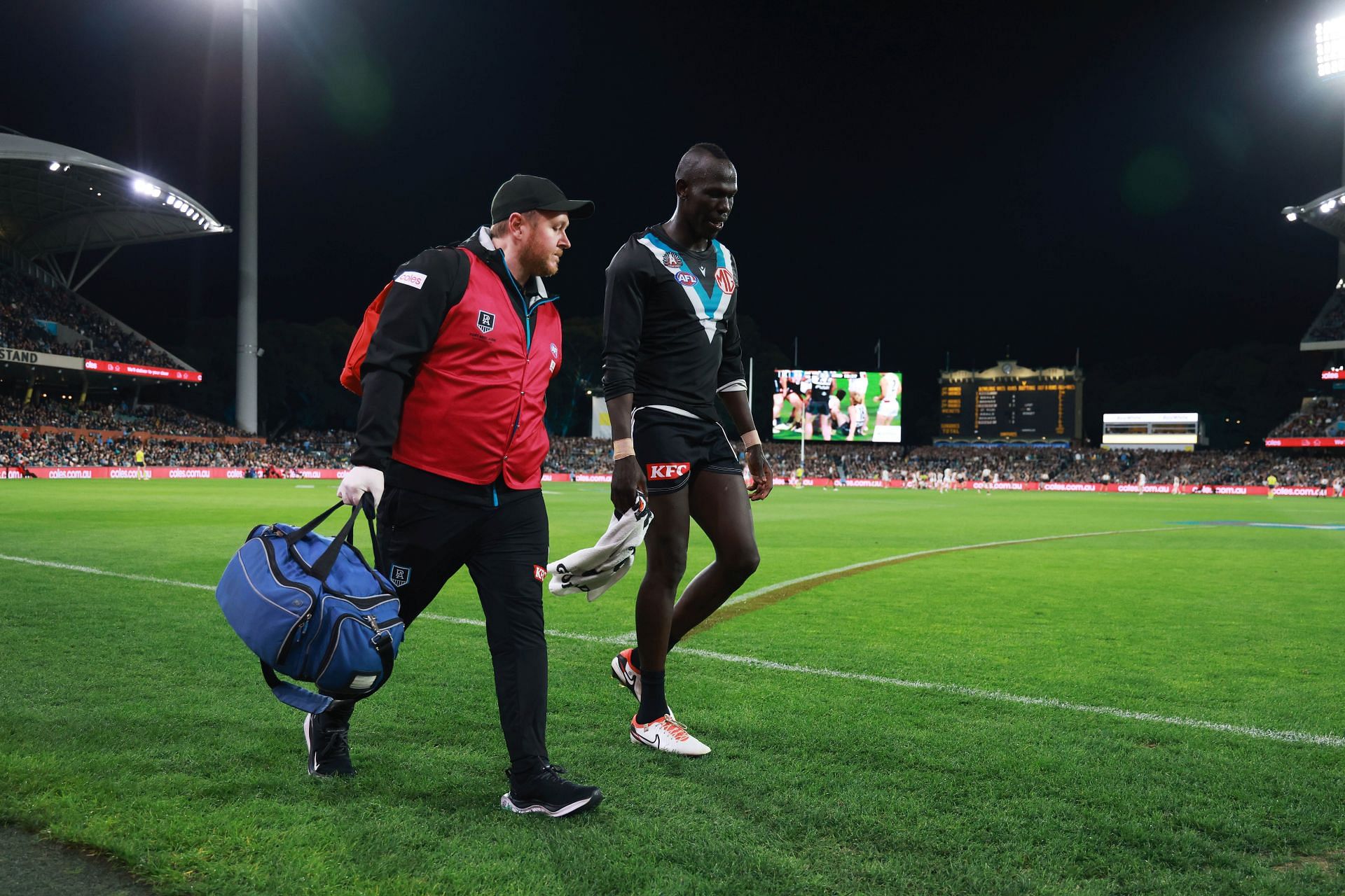 Aliir Aliir comes off injured