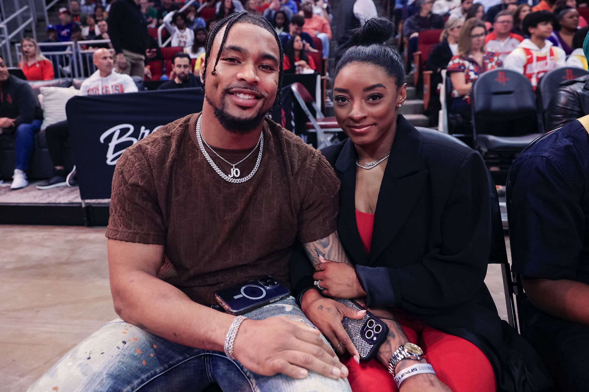 Simone Biles and Jonathan Owens at the Los Angeles Lakers v Houston Rockets game.