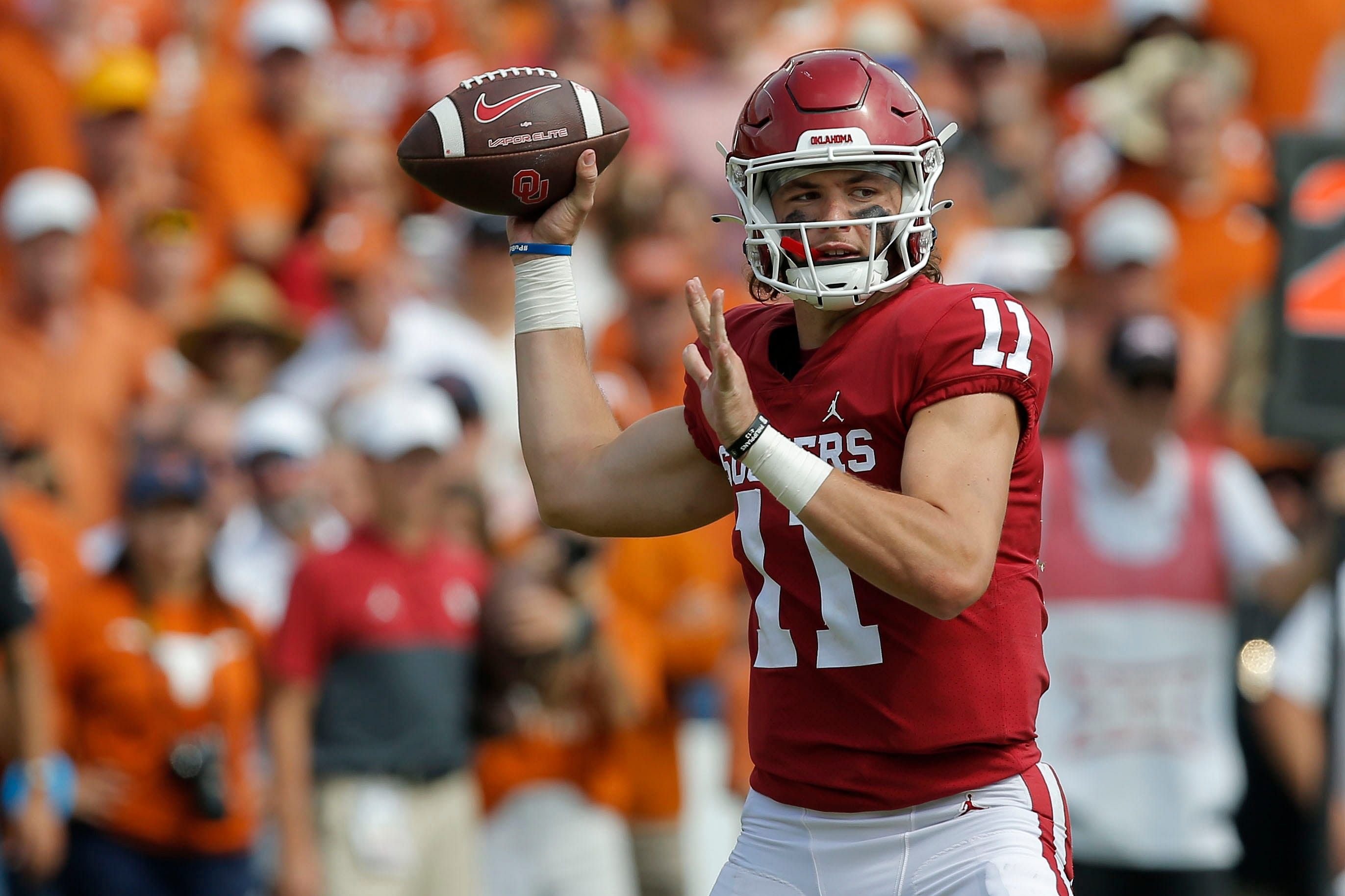 Syndication: The Oklahoman: Oklahoma Sooners quarterback Davis Beville during the Red River Showdown between Oklahoma and Texas at the Cotton Bowl in Dallas on Oct. 8, 2022. Texas won 49-0.