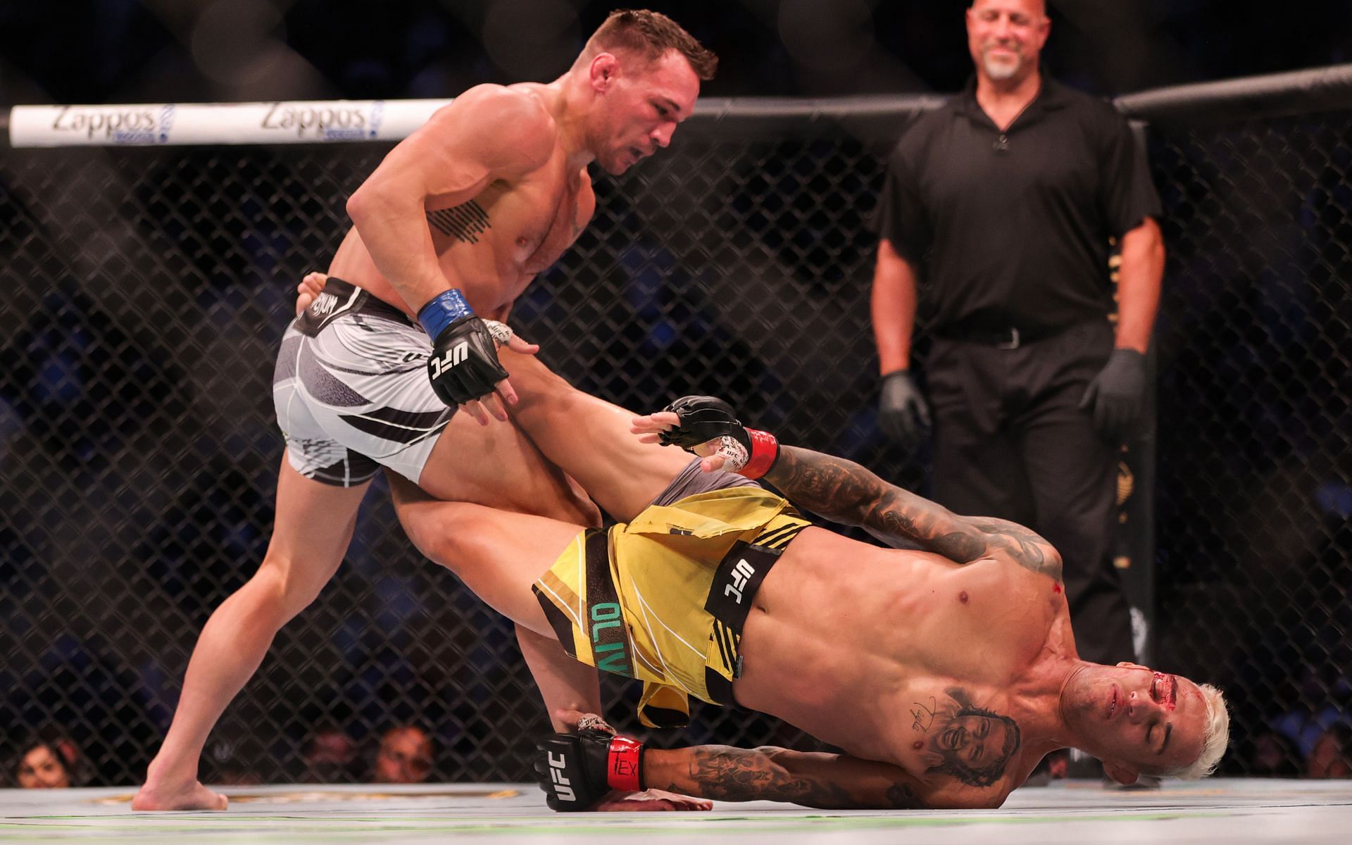 Michael Chandler (left) seemingly came close to knocking Charles Oliveira (right) out in their UFC lightweight title showdown [Image courtesy: Getty Images]