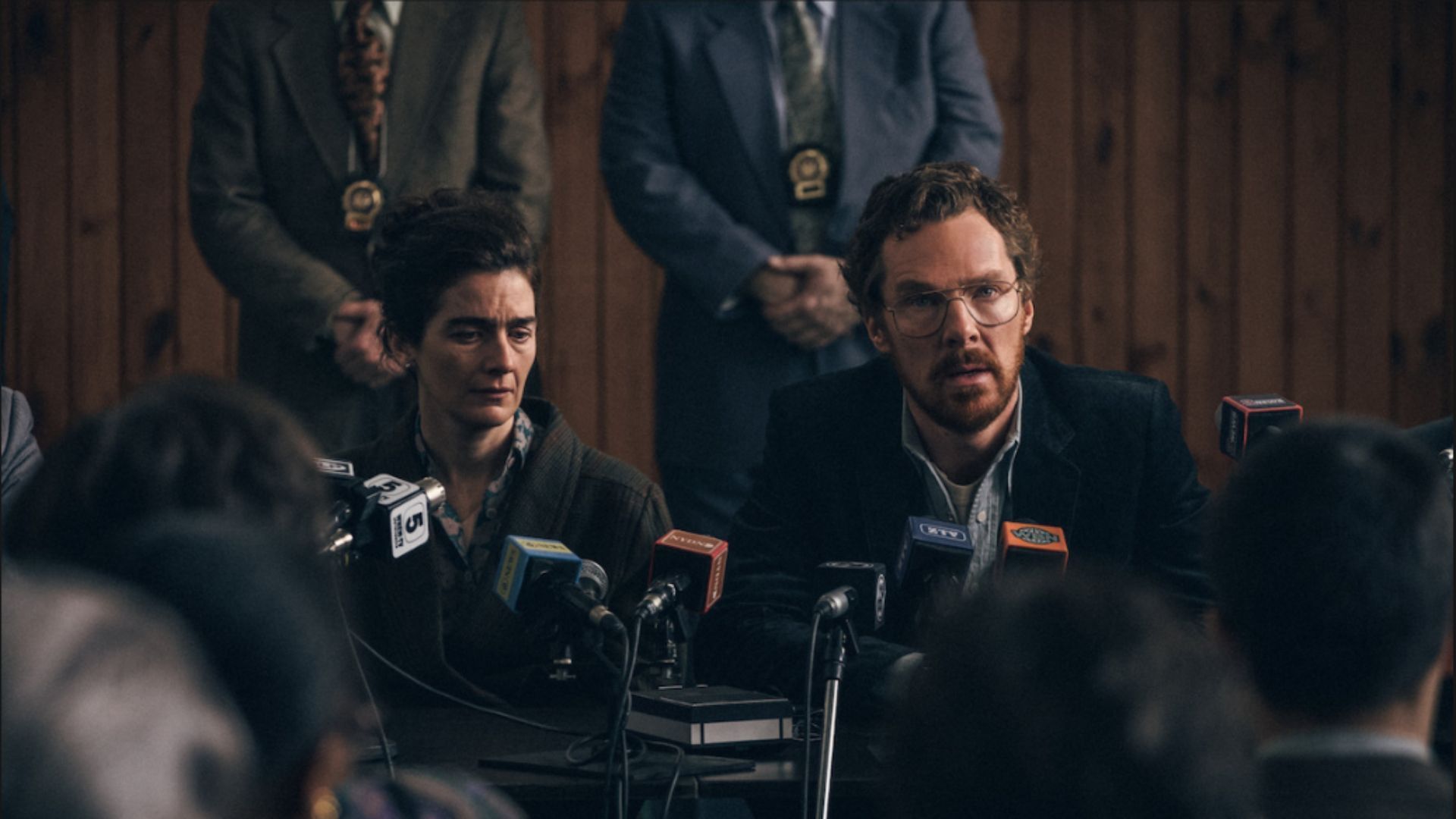 Gaby Hoffmann and Benedict Cumberbatch (Image via Netflix)