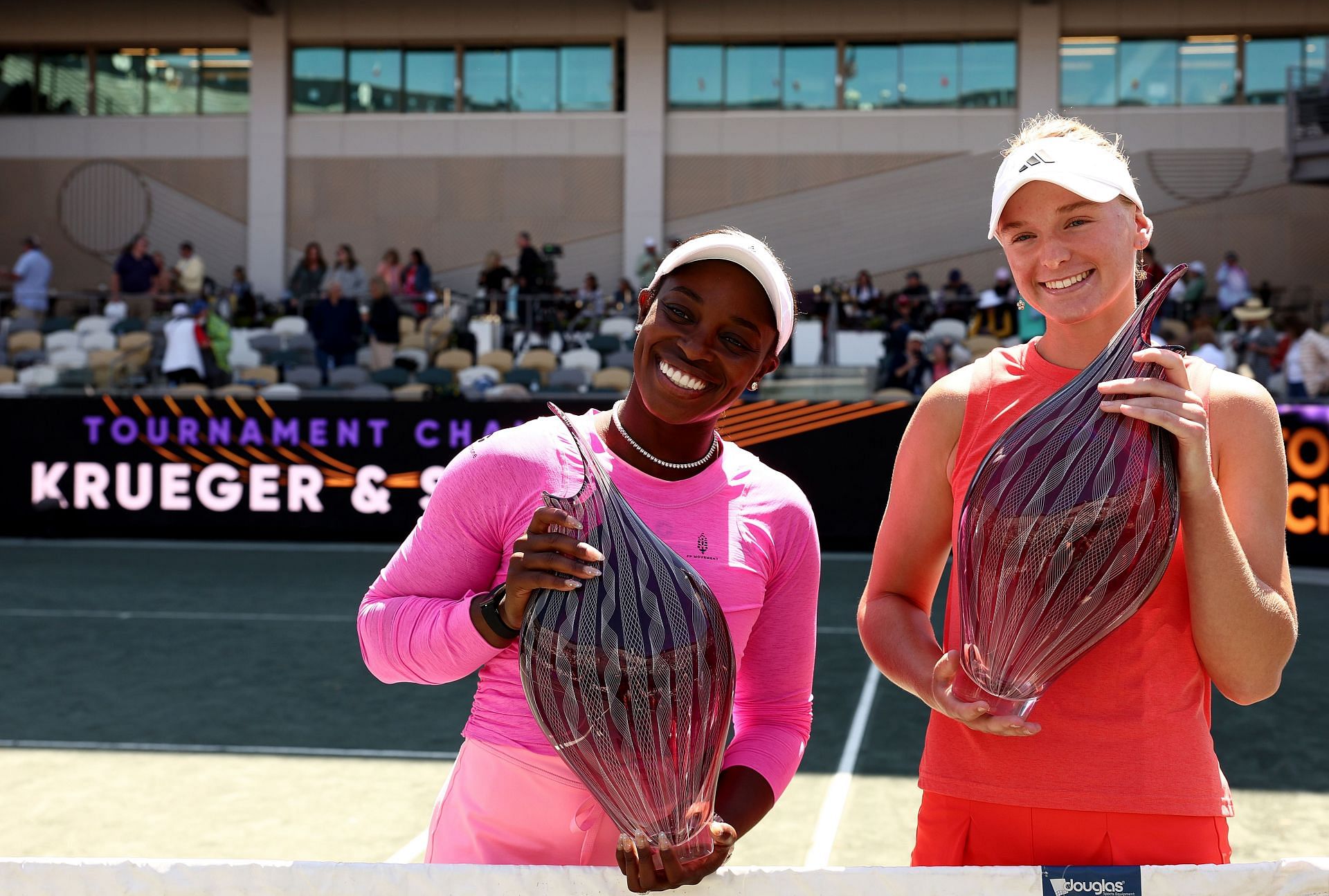 Sloane Stephens and Ashlyn Krueger with their Charleston Open 2024 trophies.