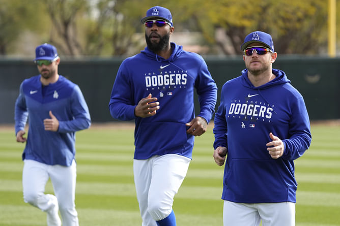 Dodgers activate Jason Heyward and make multiple roster moves following Max Muncy’s injury