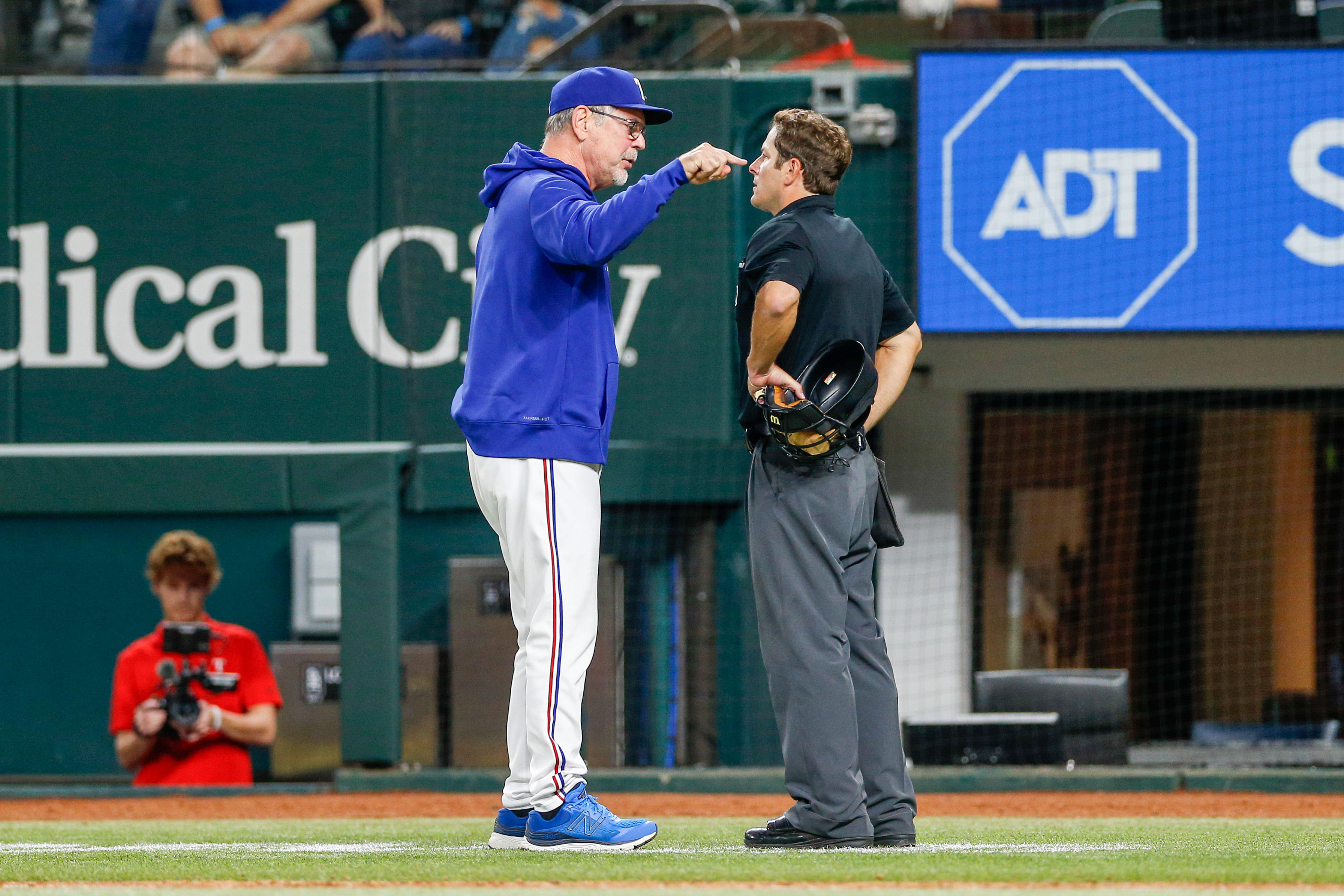 Texas Rangers - Bruce Bochy (Image via USA Today)