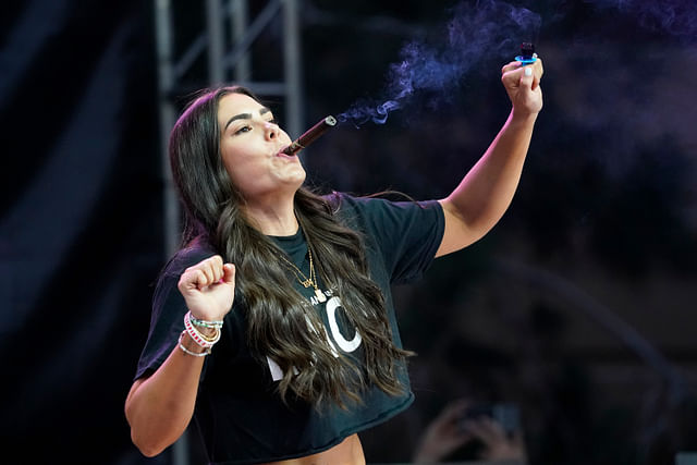 Kelsey Plum strikes a chord with WNBA fans after launching her own exclusive cigar: "Doing it for the culture"