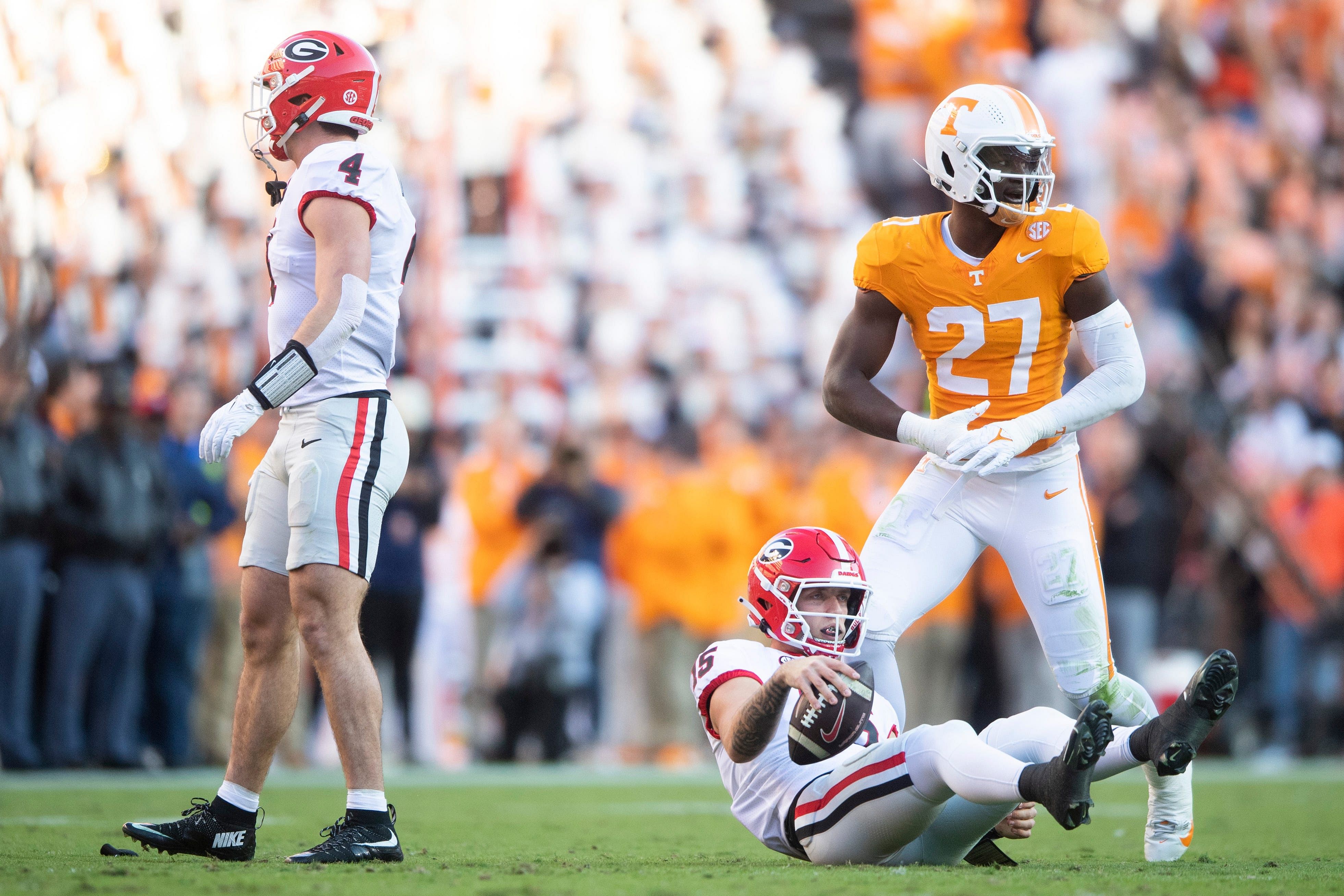 Tennessee defensive lineman James Pearce Jr. (27)