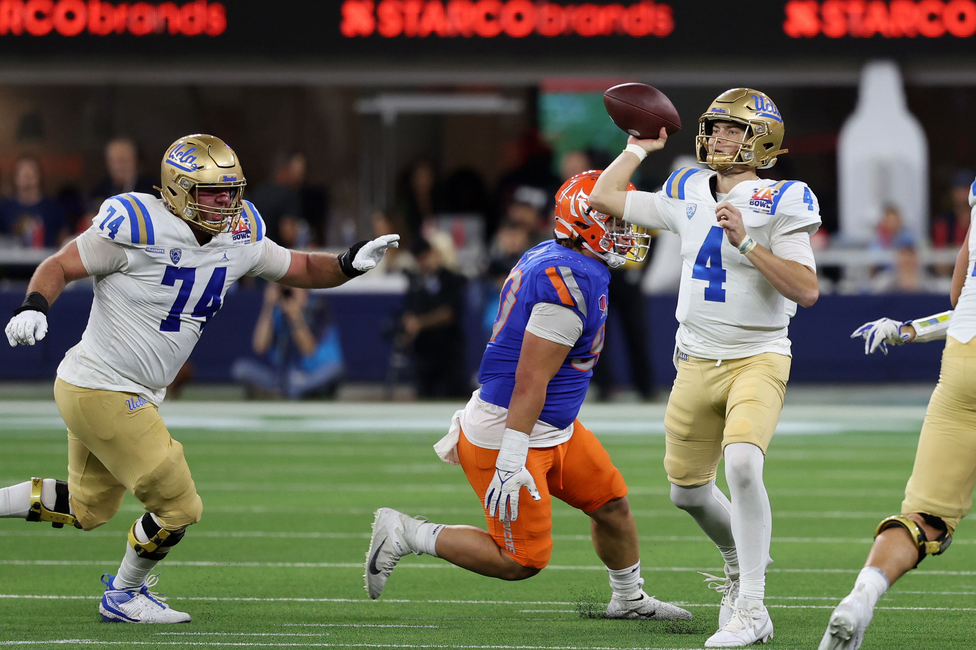 NCAA Football: LA Bowl-UCLA at Boise State