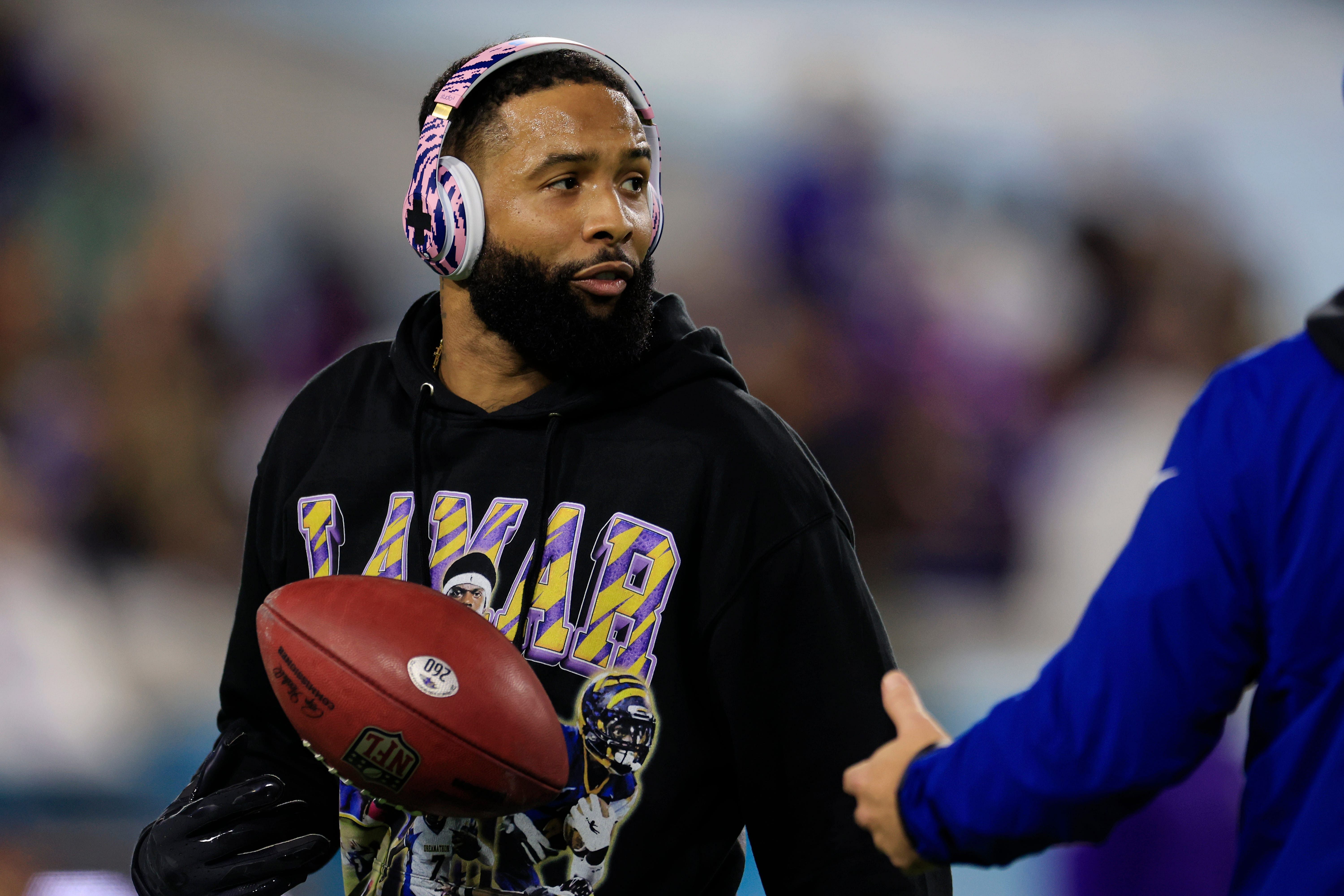 Odell Beckham Jr. warms up