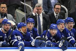 "Don't let him off the plane" "Tell me this is his twin": Leafs fans react to Todd McLellan's airport sighting as he waits for his flight to Toronto