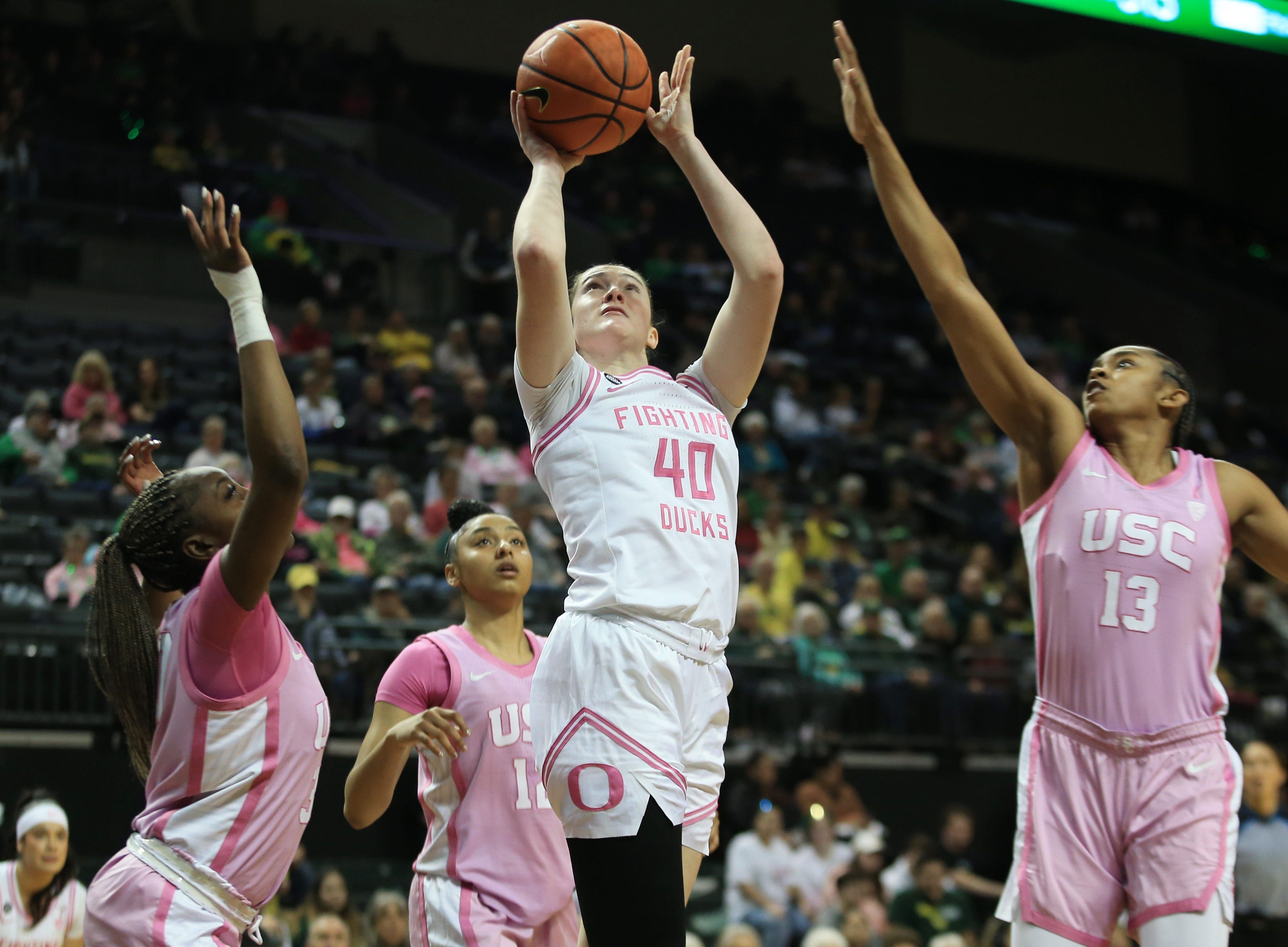 Grace VanSlooten recorded 15.0 ppg, 7.1 rpg, 2.6 apg and 1.1 apg last season for Oregon.