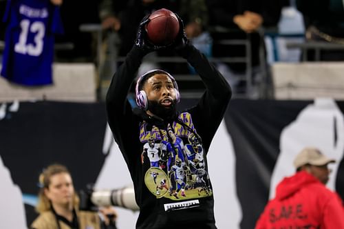 Odell Beckham Jr. catches pass in warm ups