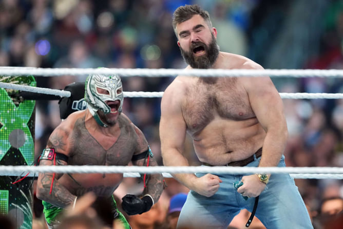 "I'm clearly not on steroids!": Jason Kelce claps back at NFL fan's accusation of "juicing"