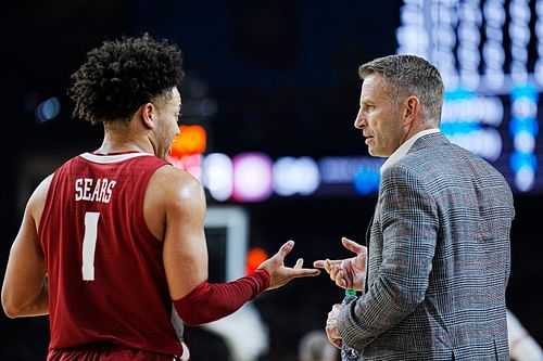 HC Nate Oats talks with guard Mark Sears during a NCAA Final Four game