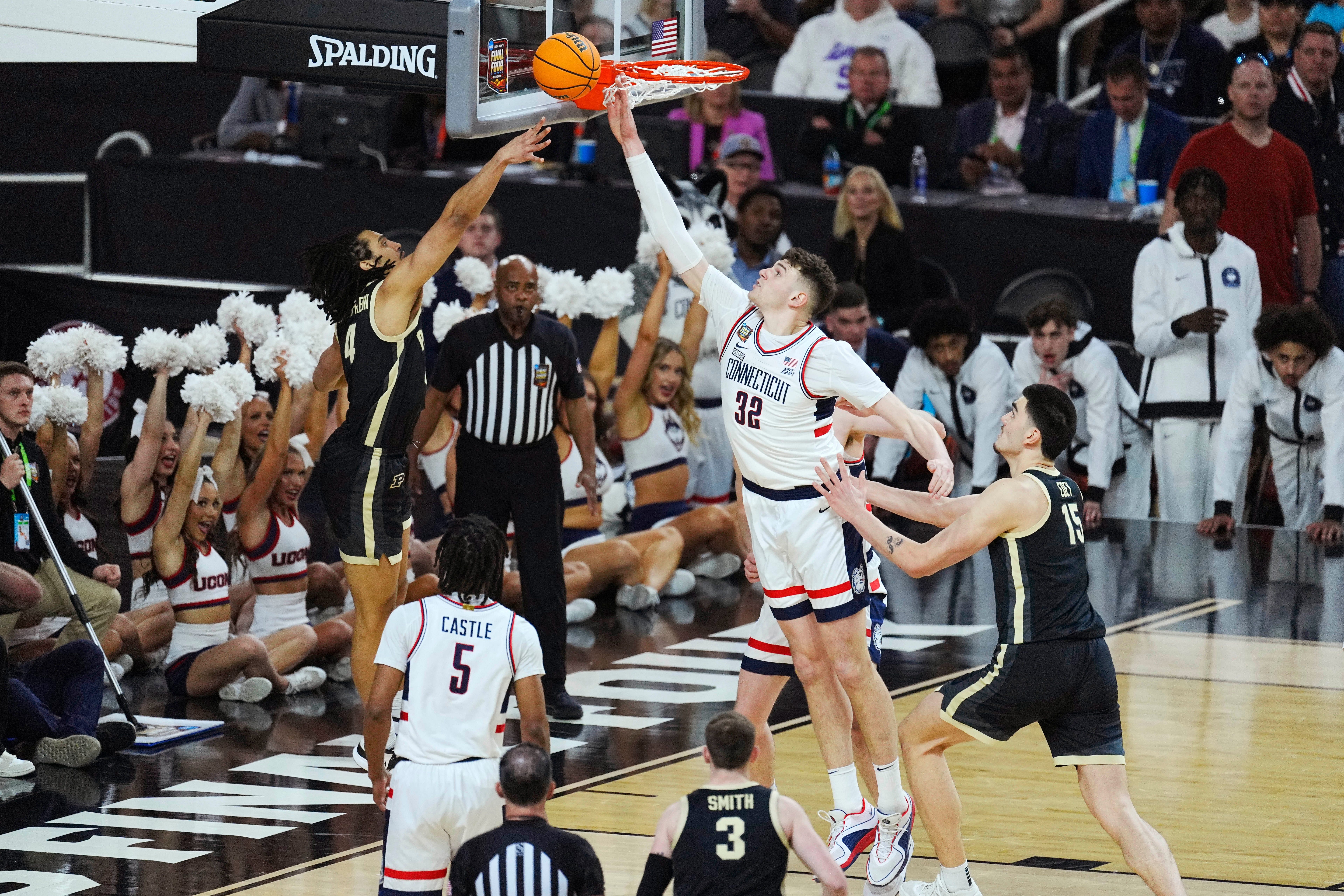 Donovan Clingan (32) blocks Trey Kaufman Renn&#039;s shot in the Final Four of the NCAA Tournament, April 2024