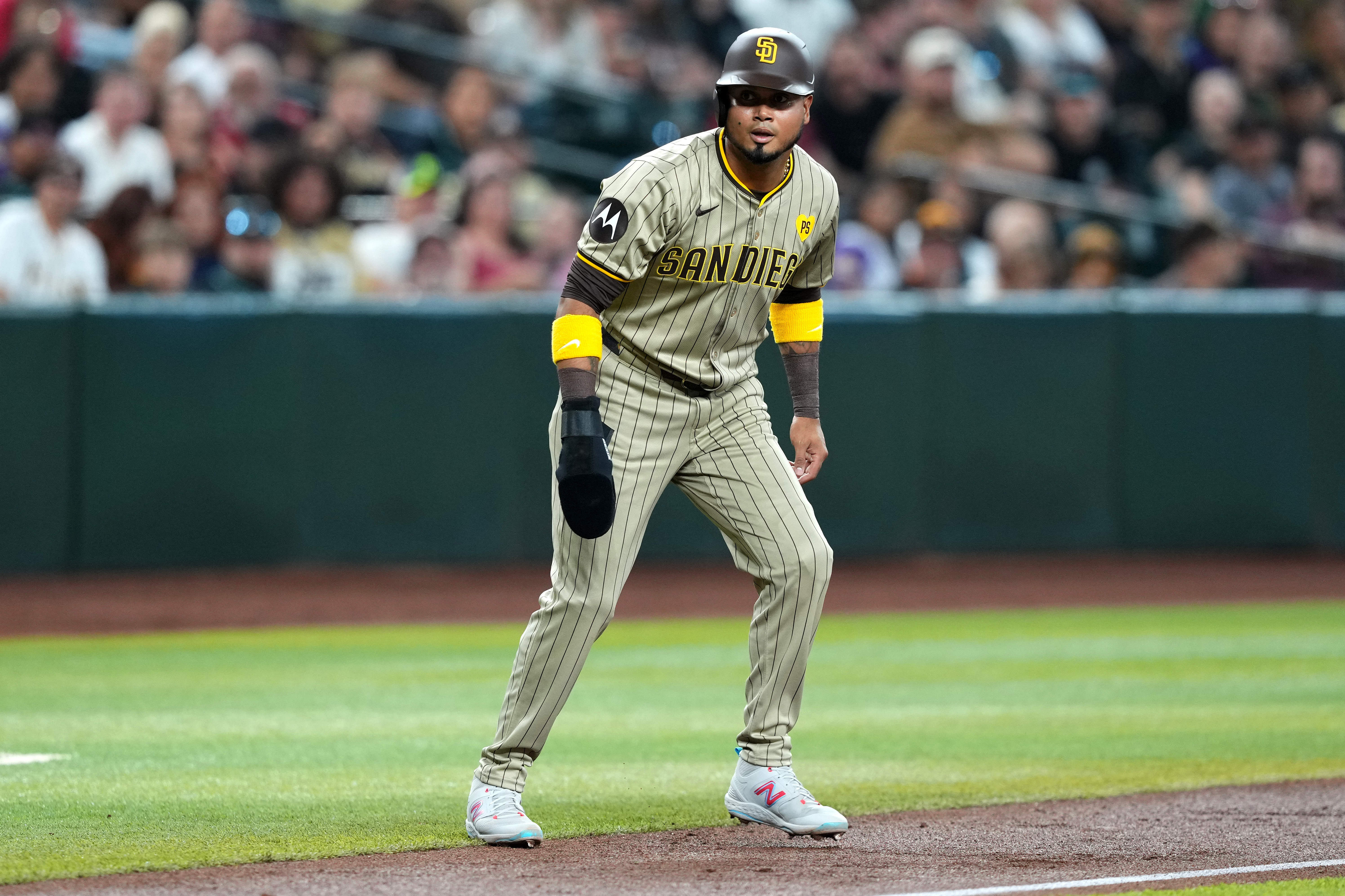 Luis Arraez made a thrilling Padres debut on Saturday