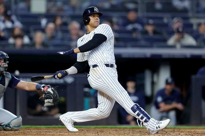 "Hal, if you let this man go, I don't know what to say" - Yankees fans plead for Juan Soto's retention after strong comeback against Mariners