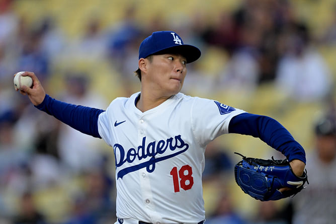 “Really had his way with those guys” — Dave Roberts praises Yoshinobu Yamamoto’s commanding performance as Dodgers extend winning streak