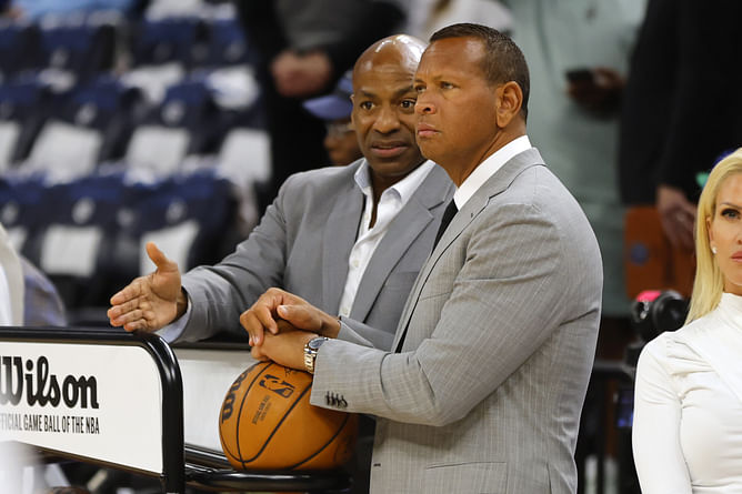 "My mission to get better at basketball continues" - Alex Rodriguez shows determination while shooting hoops in blazing sun