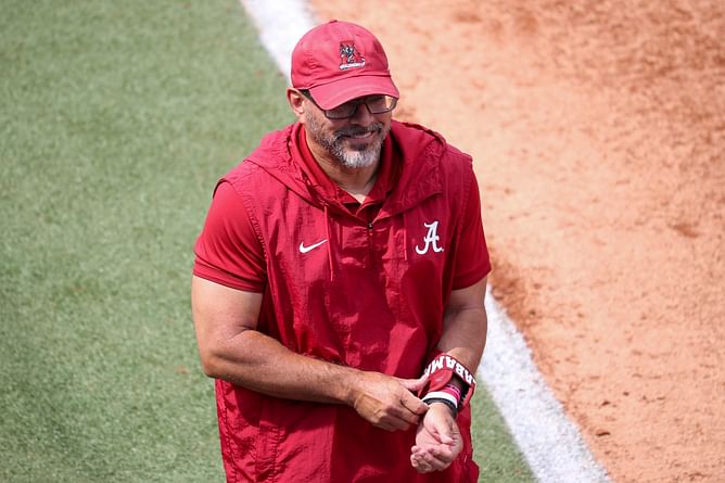 "It's a blessing and a curse": Alabama softball HC Patrick Murphy compares team to great franchises like Cowboys and Yankees as they advance to WCWS