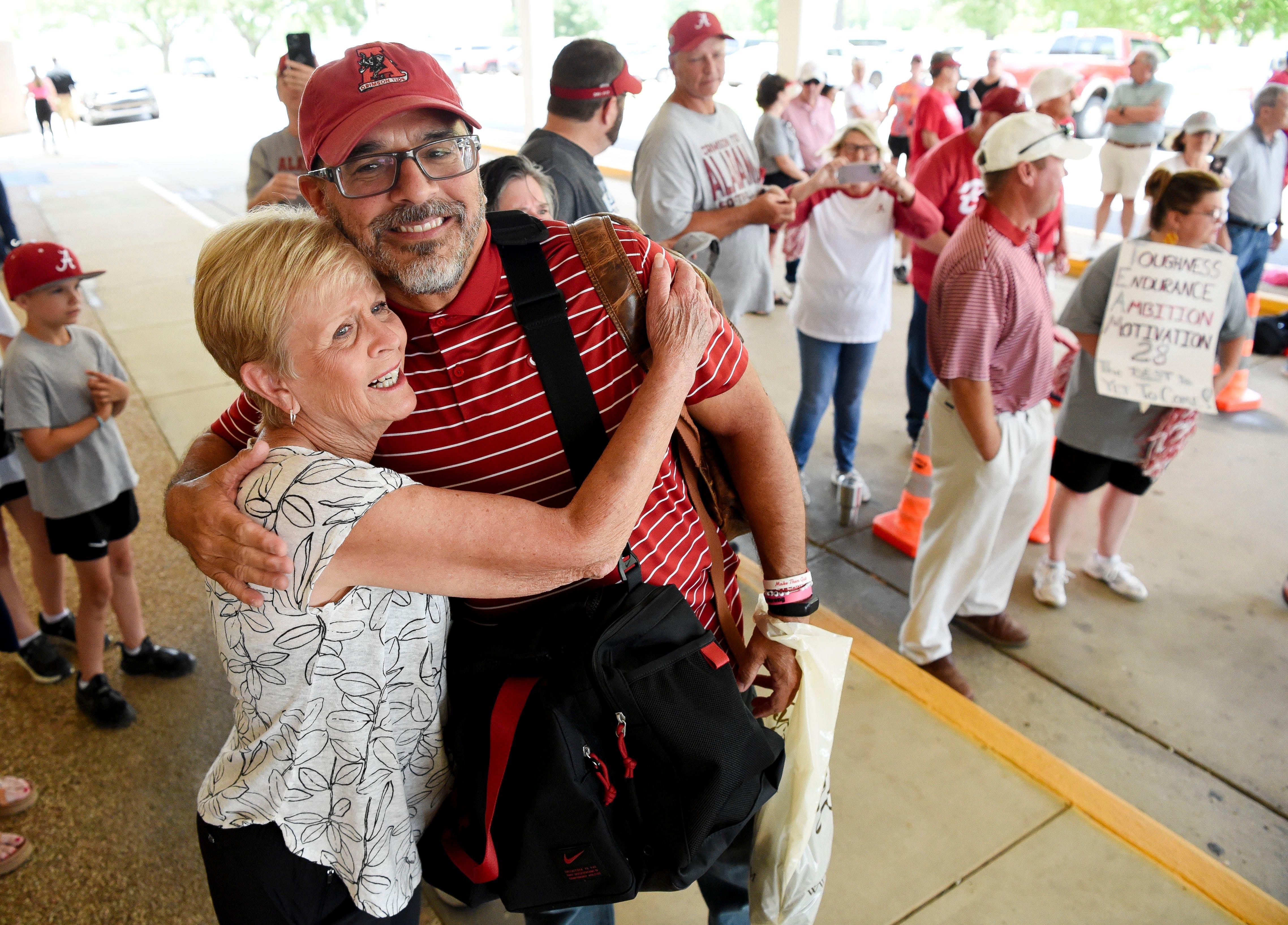 Patrick Murphy and the Alabama Crimson Tide meet their well-wishers before leaving for Oklahoma.